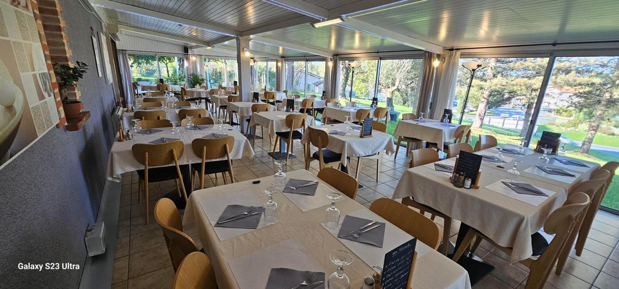 Hotel Restaurant Du Lac Graulhet Exterior photo